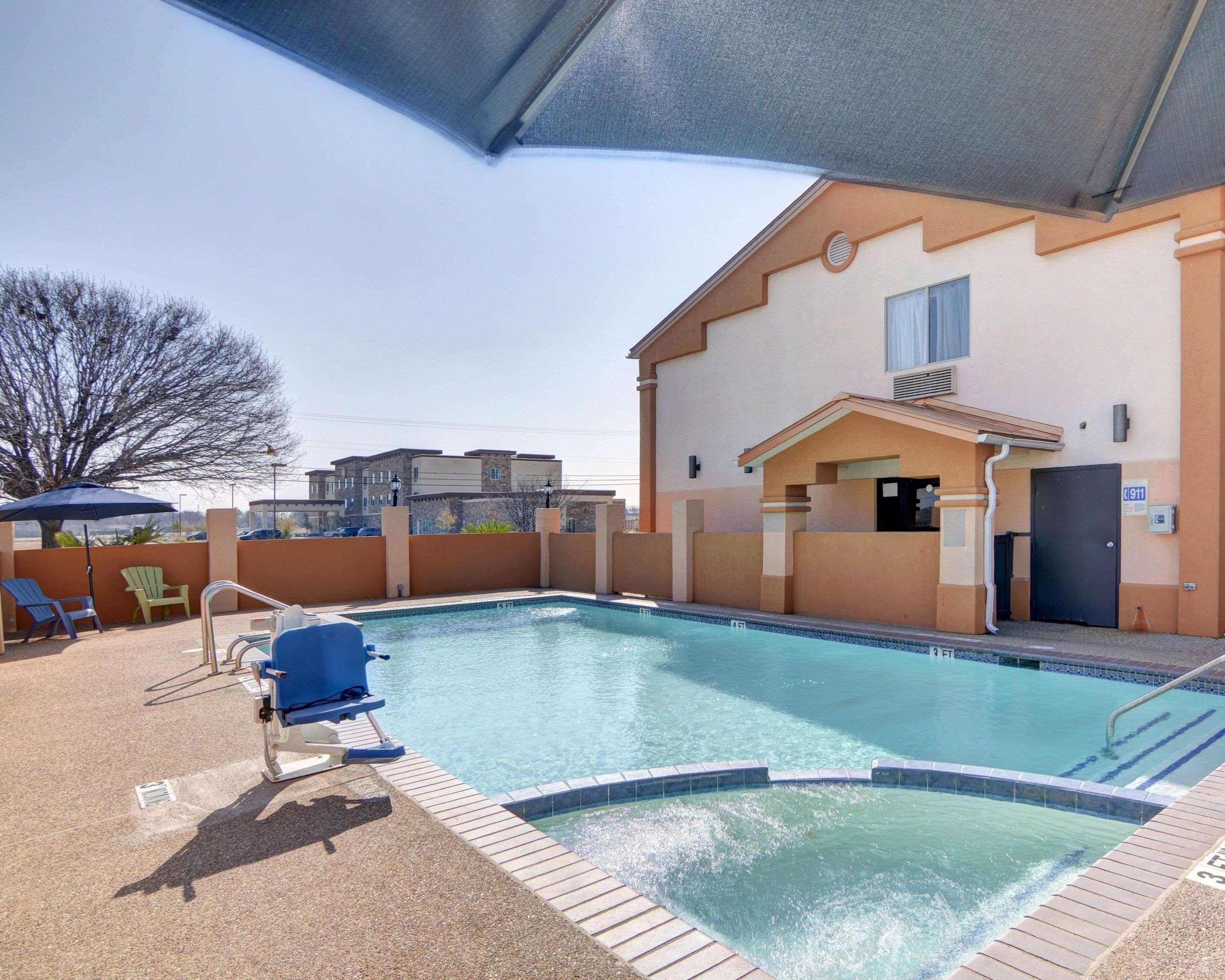 Quality Inn Forest Hill - Fort Worth South Εξωτερικό φωτογραφία