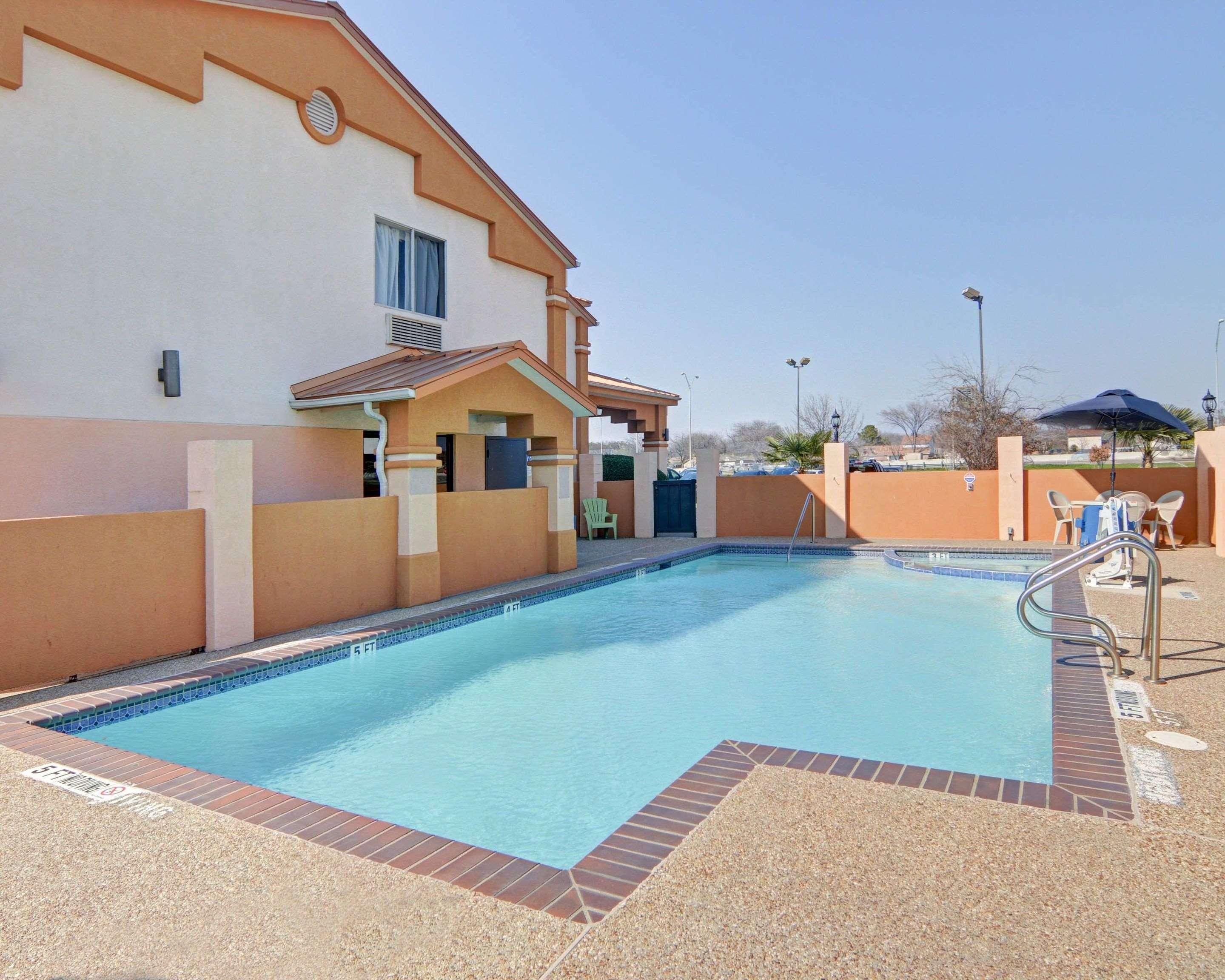 Quality Inn Forest Hill - Fort Worth South Εξωτερικό φωτογραφία
